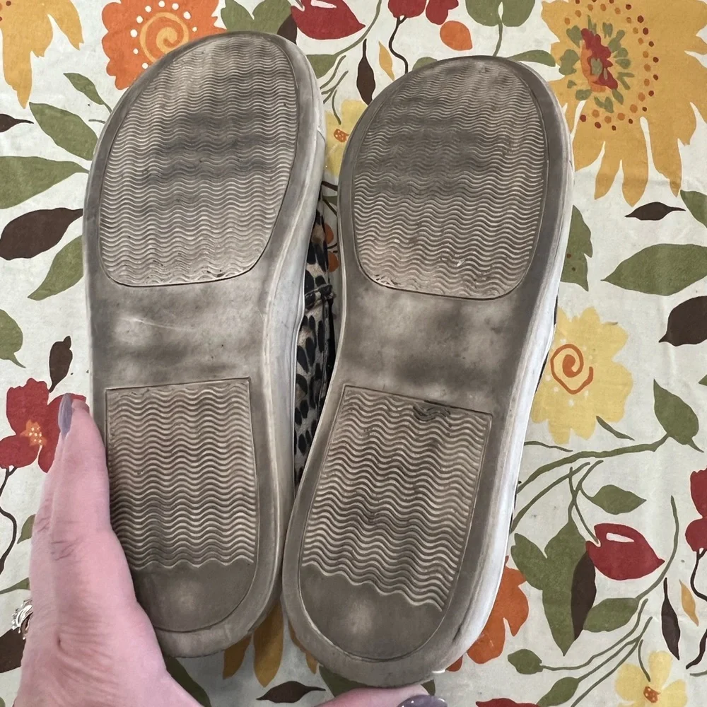 Steve Madden Women's‎ Safary Slip-On Fashion Sneaker size 8M Cheetah suede